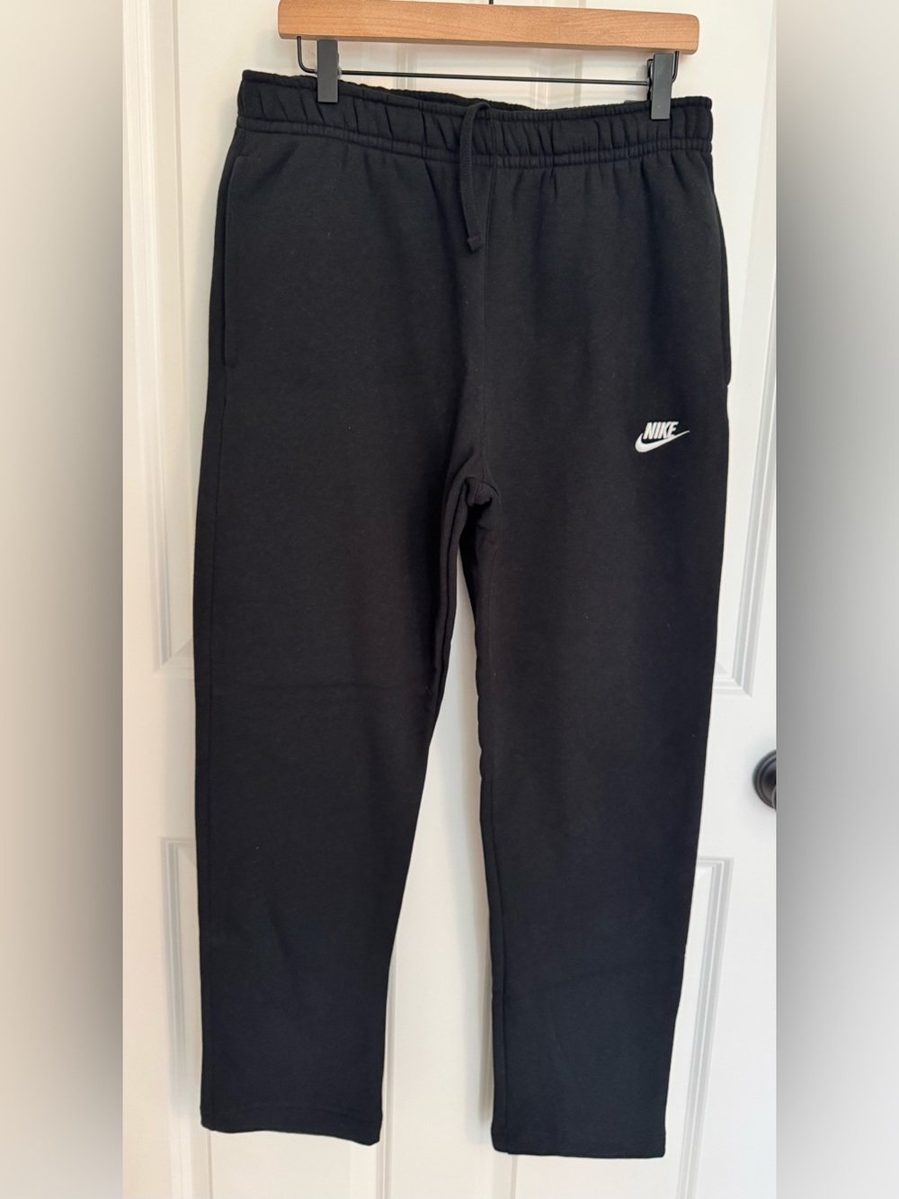 NWT Nike Sportswear Club Fleece Sweatpants Black Men’s Medium Standard Fit